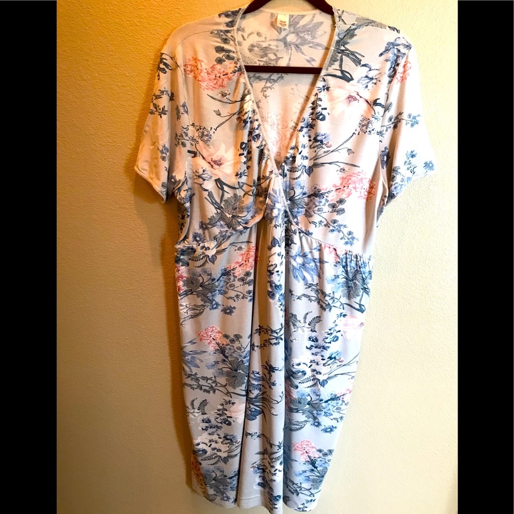 ItalianFashion XXL women Cap Sleeve Gowns. Excellent condition. 100% viscose.